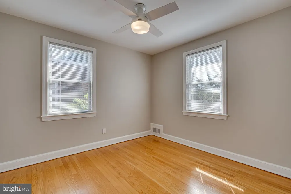 425 E LURAY AVENUE Alexandria, VA 22301
