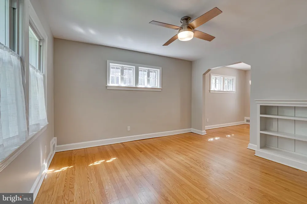 425 E LURAY AVENUE Alexandria, VA 22301