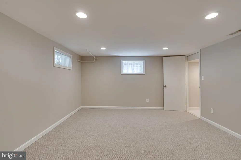 425 E LURAY AVENUE Alexandria, VA 22301