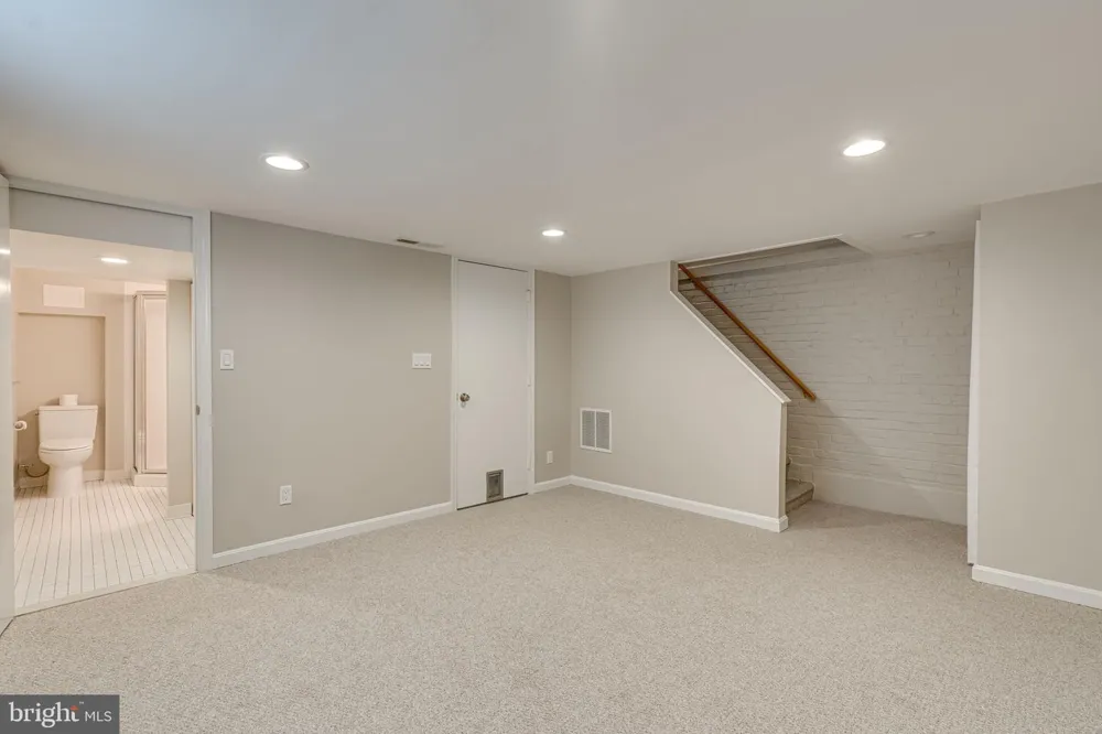 425 E LURAY AVENUE Alexandria, VA 22301