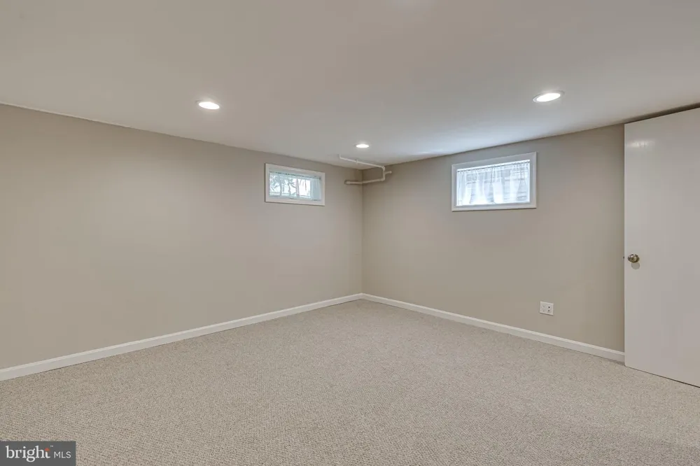 425 E LURAY AVENUE Alexandria, VA 22301