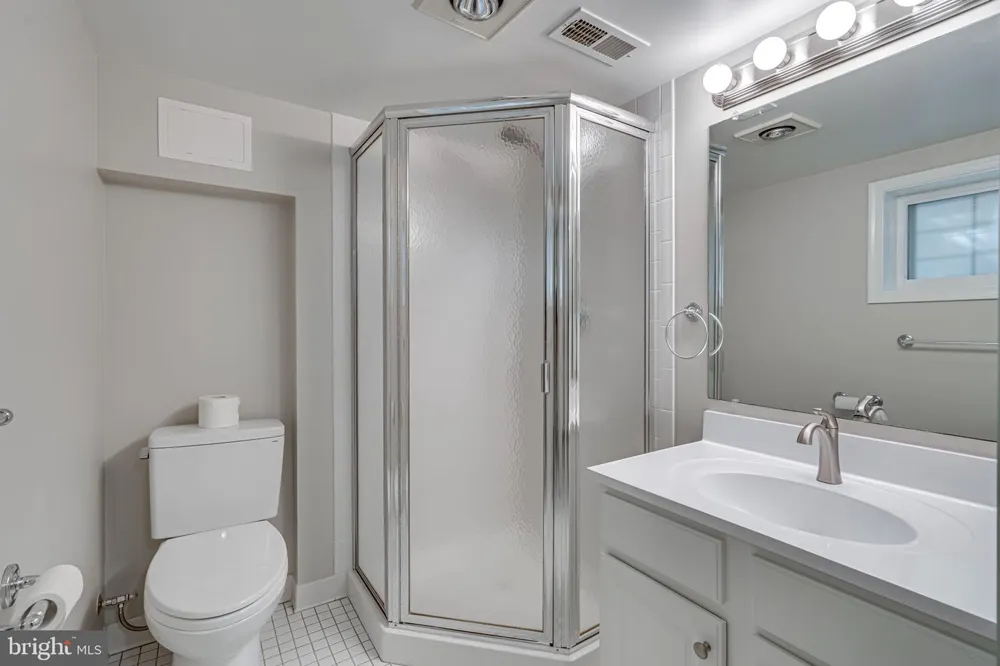 425 E LURAY AVENUE Alexandria, VA 22301