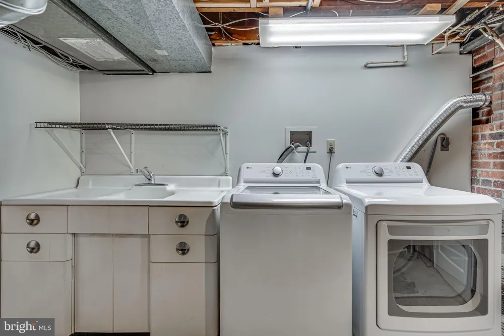 425 E LURAY AVENUE Alexandria, VA 22301