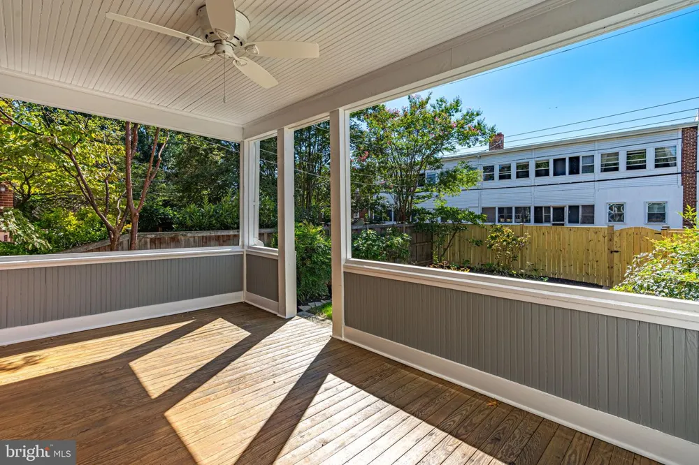 425 E LURAY AVENUE Alexandria, VA 22301