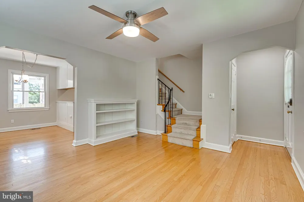 425 E LURAY AVENUE Alexandria, VA 22301