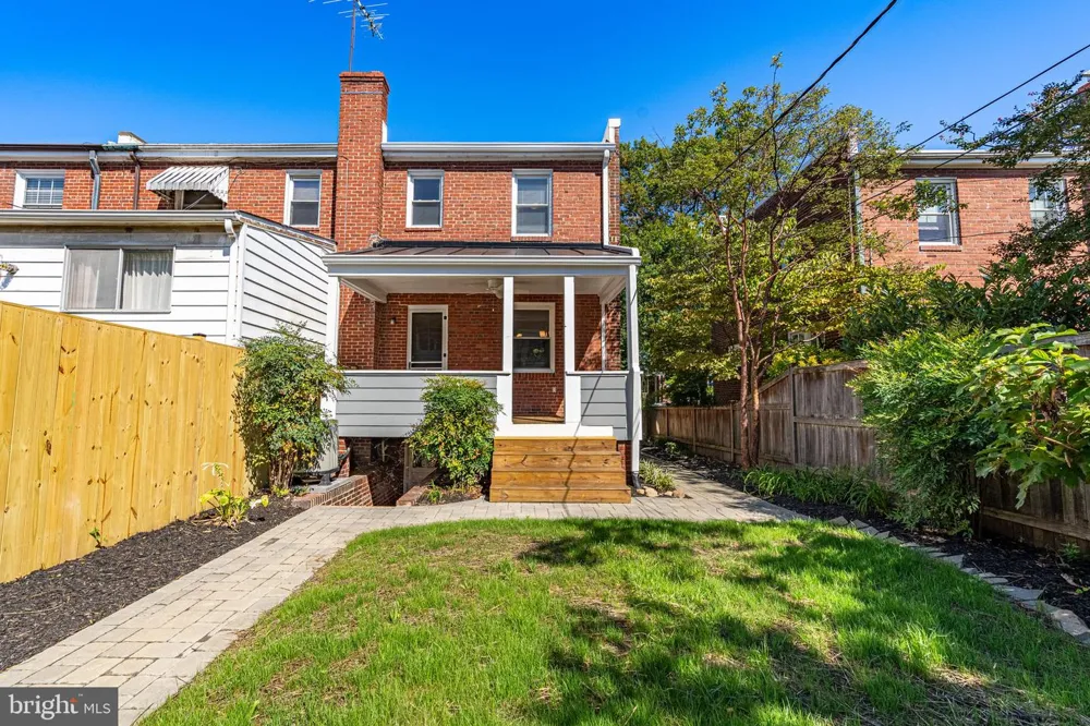 425 E LURAY AVENUE Alexandria, VA 22301