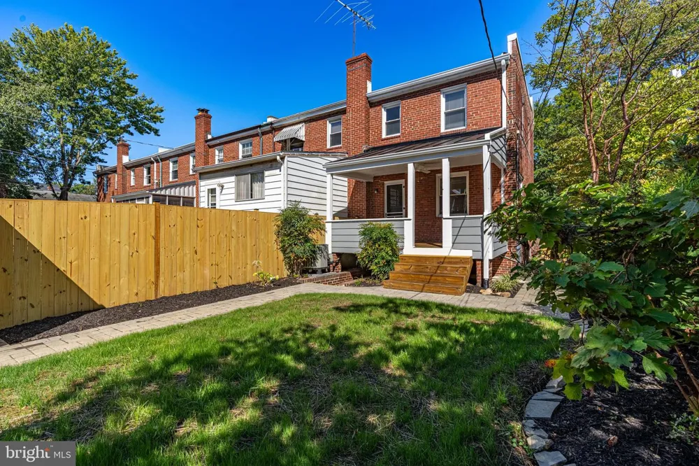 425 E LURAY AVENUE Alexandria, VA 22301