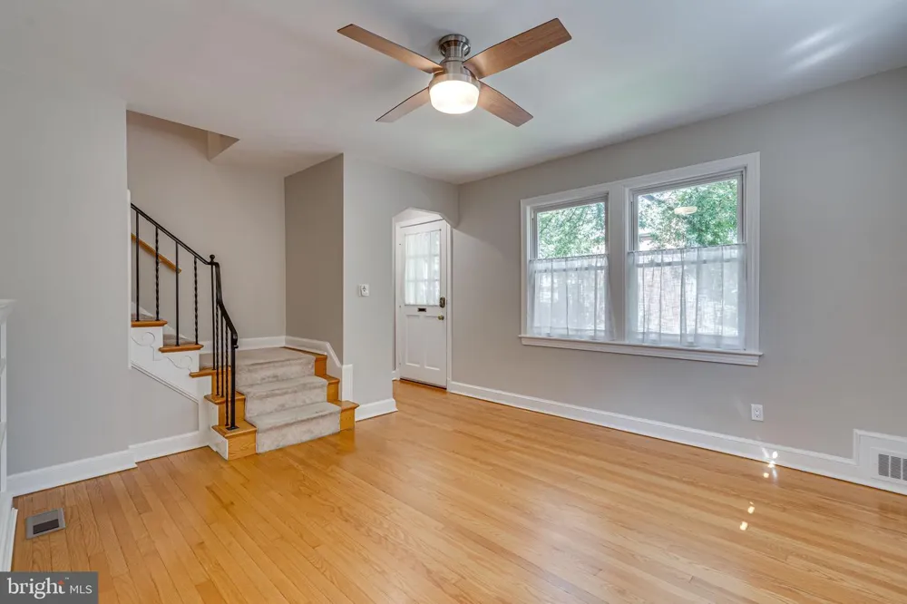 425 E LURAY AVENUE Alexandria, VA 22301