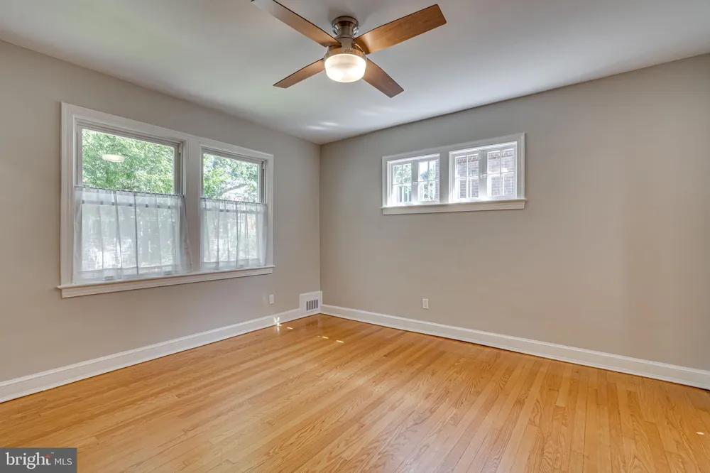 425 E LURAY AVENUE Alexandria, VA 22301
