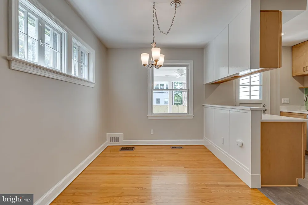425 E LURAY AVENUE Alexandria, VA 22301