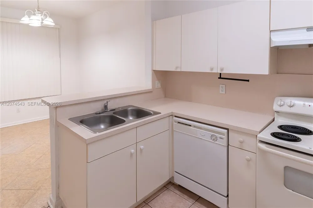1410 S Santa Catalina Cir North Lauderdale, FL 33068