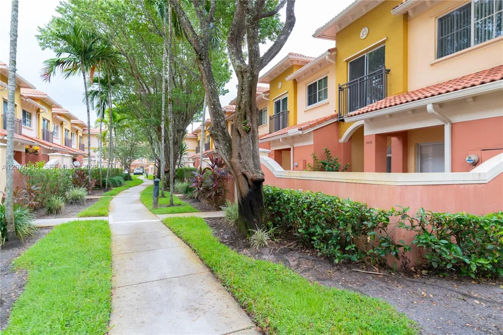 1410 S Santa Catalina Cir North Lauderdale, FL 33068