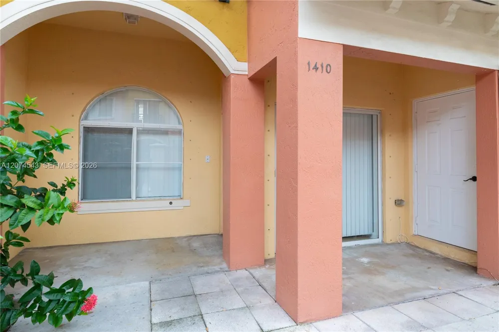 1410 S Santa Catalina Cir North Lauderdale, FL 33068