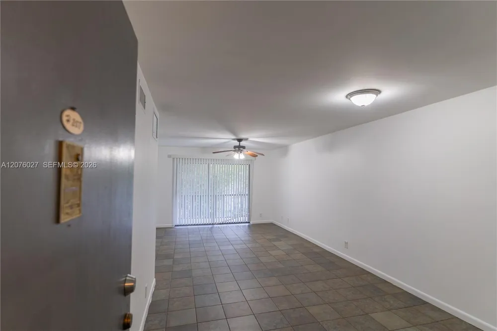3101 Oakland Shores Dr #H207 Oakland Park, FL 33309