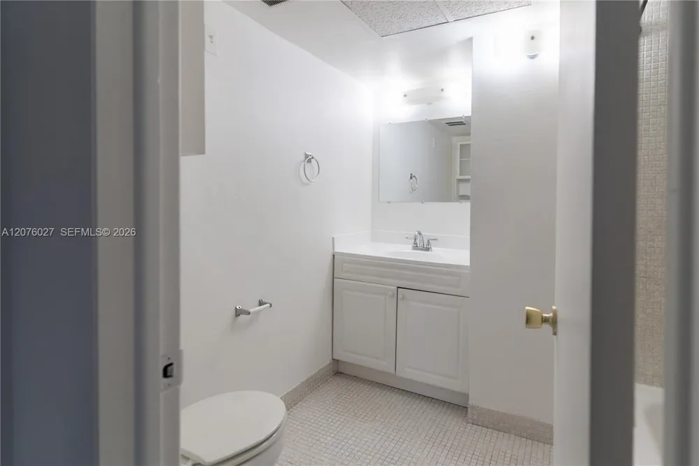 3101 Oakland Shores Dr #H207 Oakland Park, FL 33309