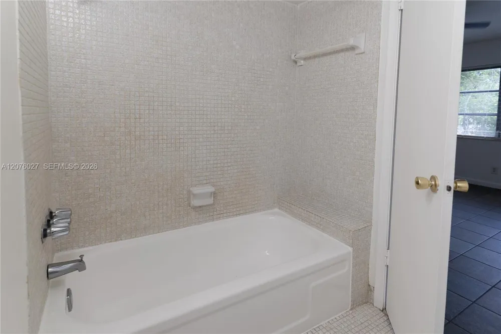 3101 Oakland Shores Dr #H207 Oakland Park, FL 33309