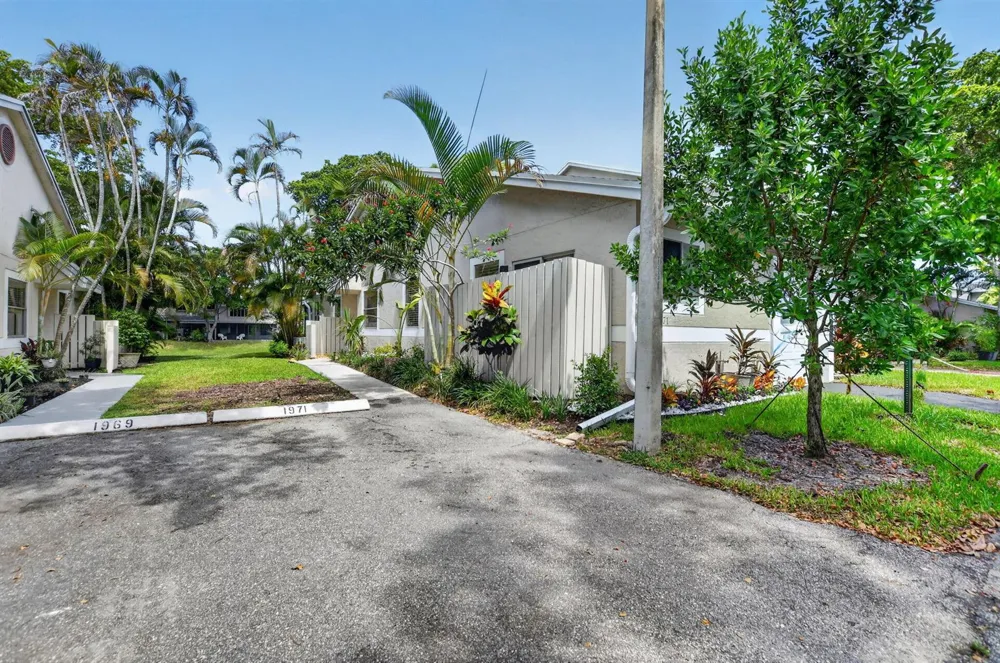 1971 Discovery Circle E Deerfield Beach, FL 33442