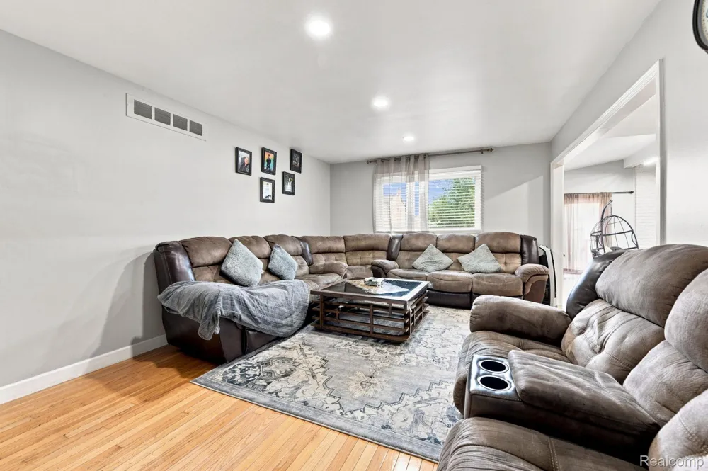 38314 Steede Drive Sterling Heights City, MI 48310