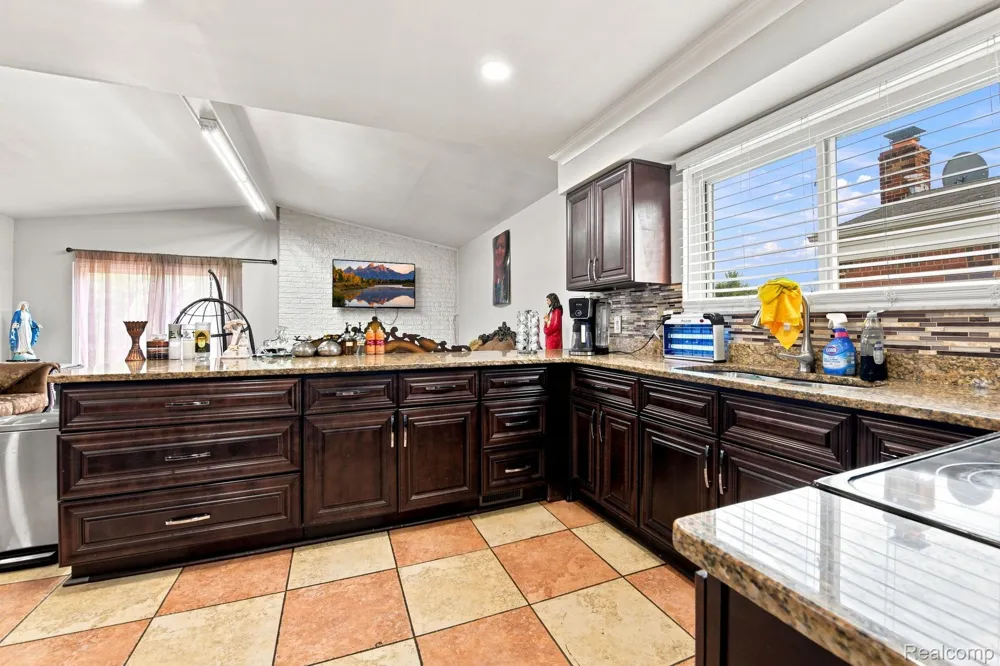38314 Steede Drive Sterling Heights City, MI 48310