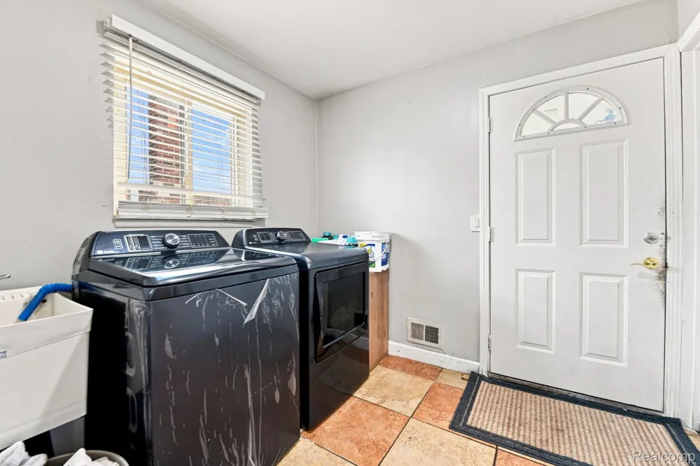 38314 Steede Drive Sterling Heights City, MI 48310