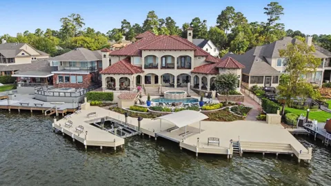 116 W Shore Lane