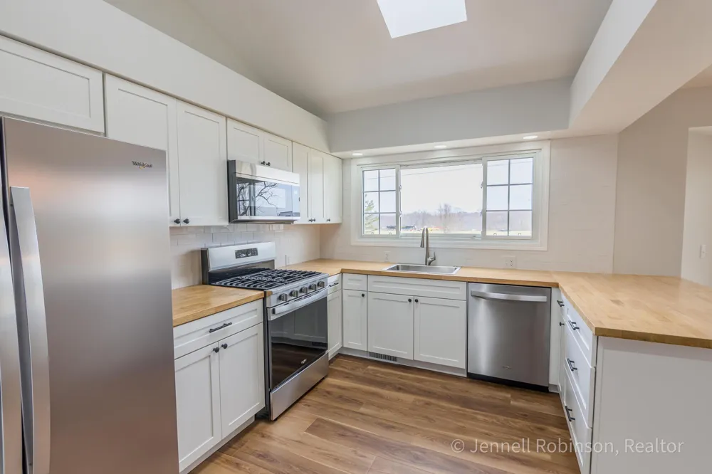 7154 Morse Lake Avenue SE Alto, MI 49302