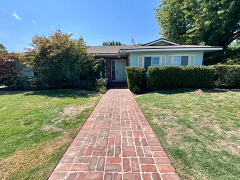 6819 E Dinuba Ave