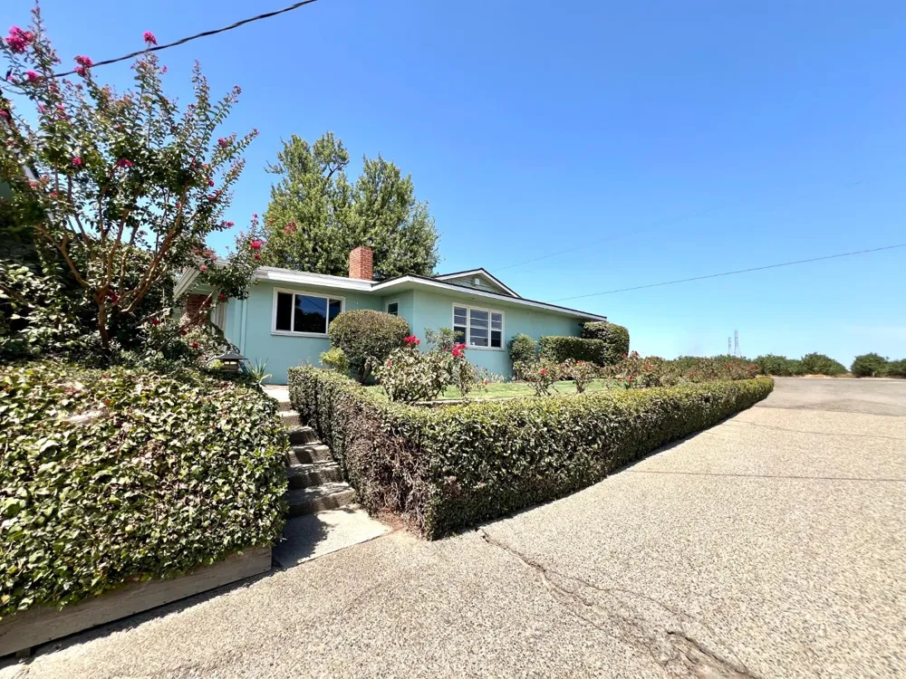 6819 E Dinuba Ave Fowler, CA 93625
