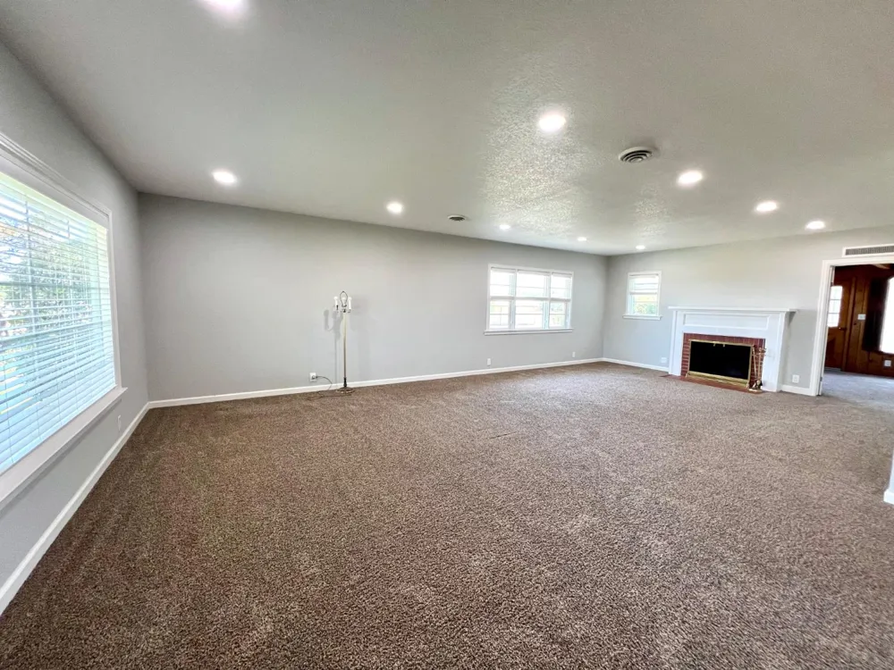 6819 E Dinuba Ave Fowler, CA 93625