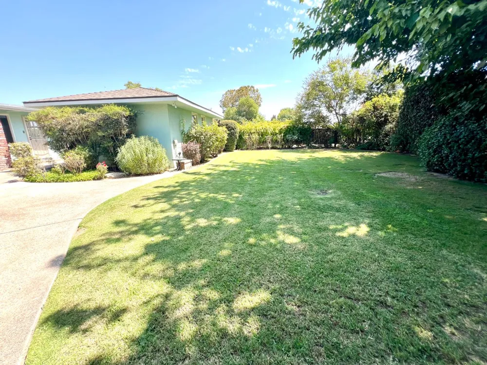 6819 E Dinuba Ave Fowler, CA 93625