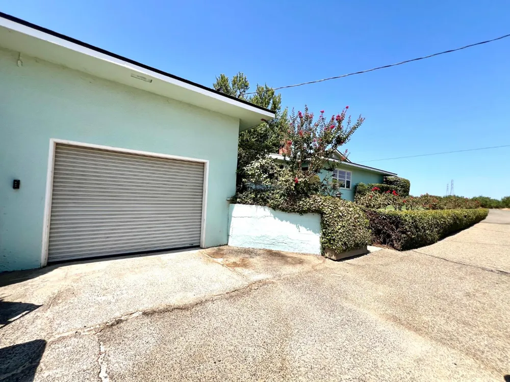6819 E Dinuba Ave Fowler, CA 93625