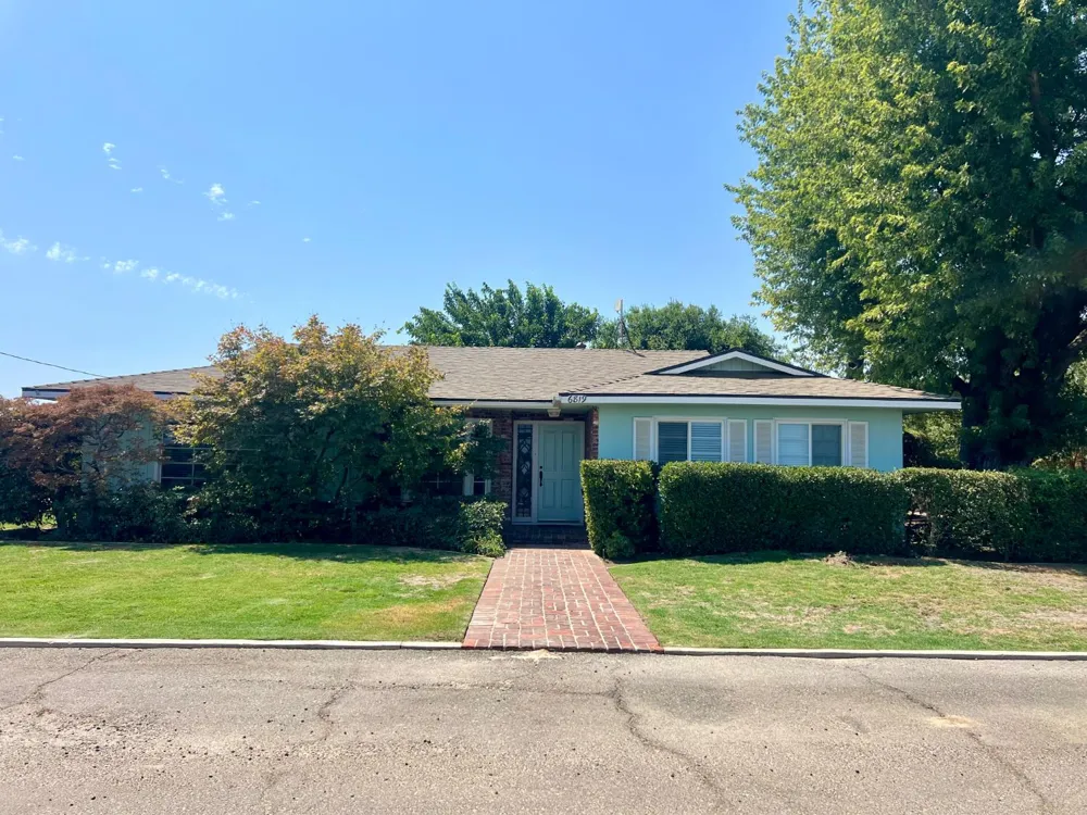 6819 E Dinuba Ave Fowler, CA 93625