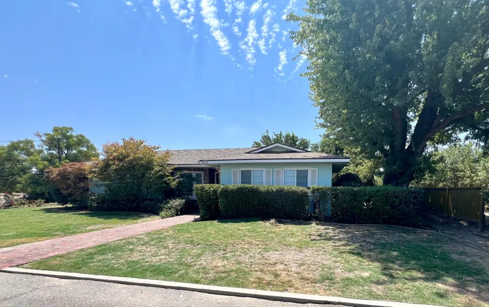 6819 E Dinuba Ave Fowler, CA 93625