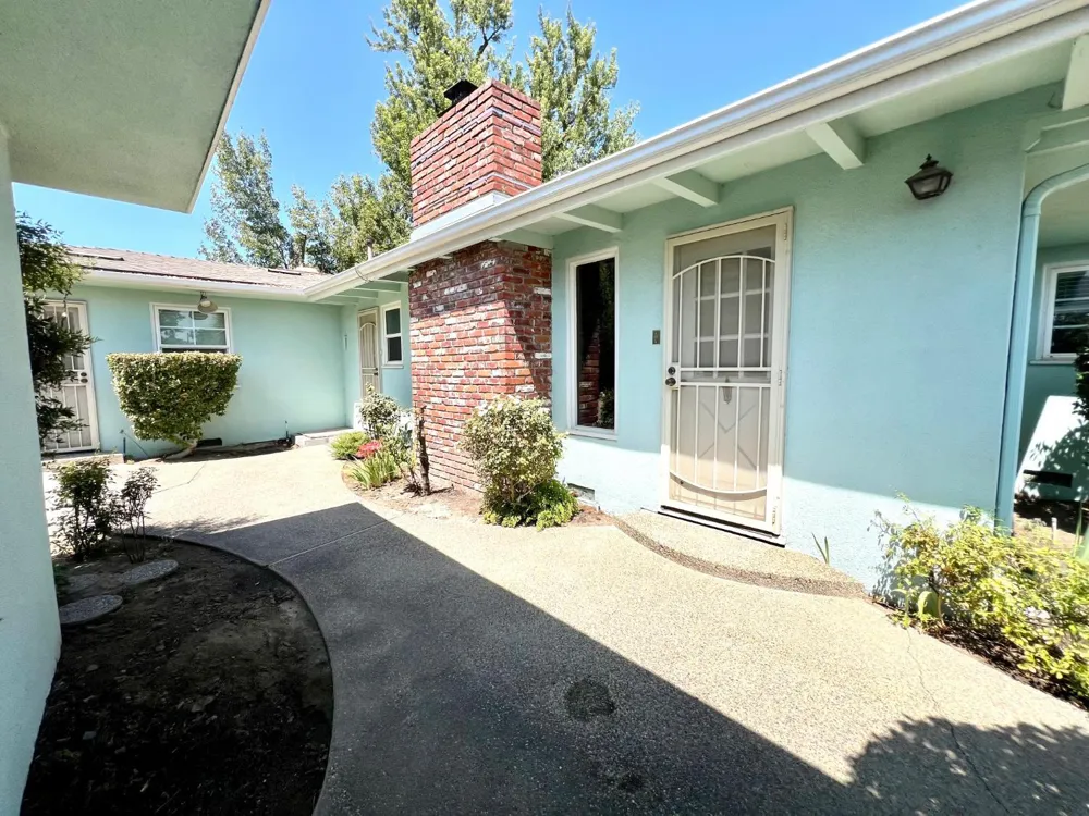 6819 E Dinuba Ave Fowler, CA 93625