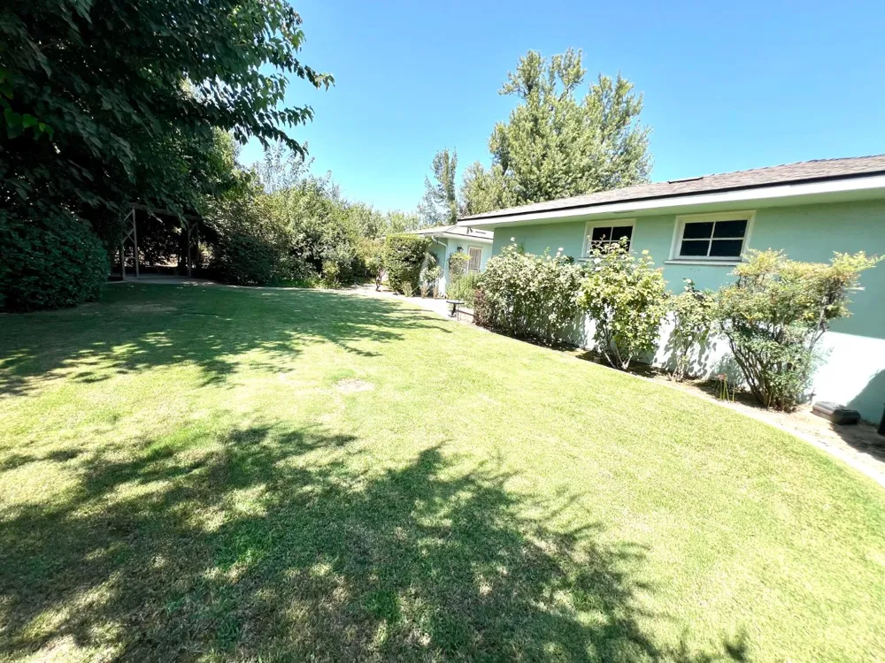 6819 E Dinuba Ave Fowler, CA 93625