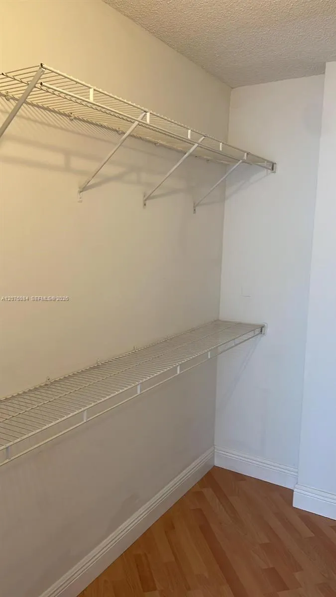 126 SW 17th Rd #609 Miami, FL 33129