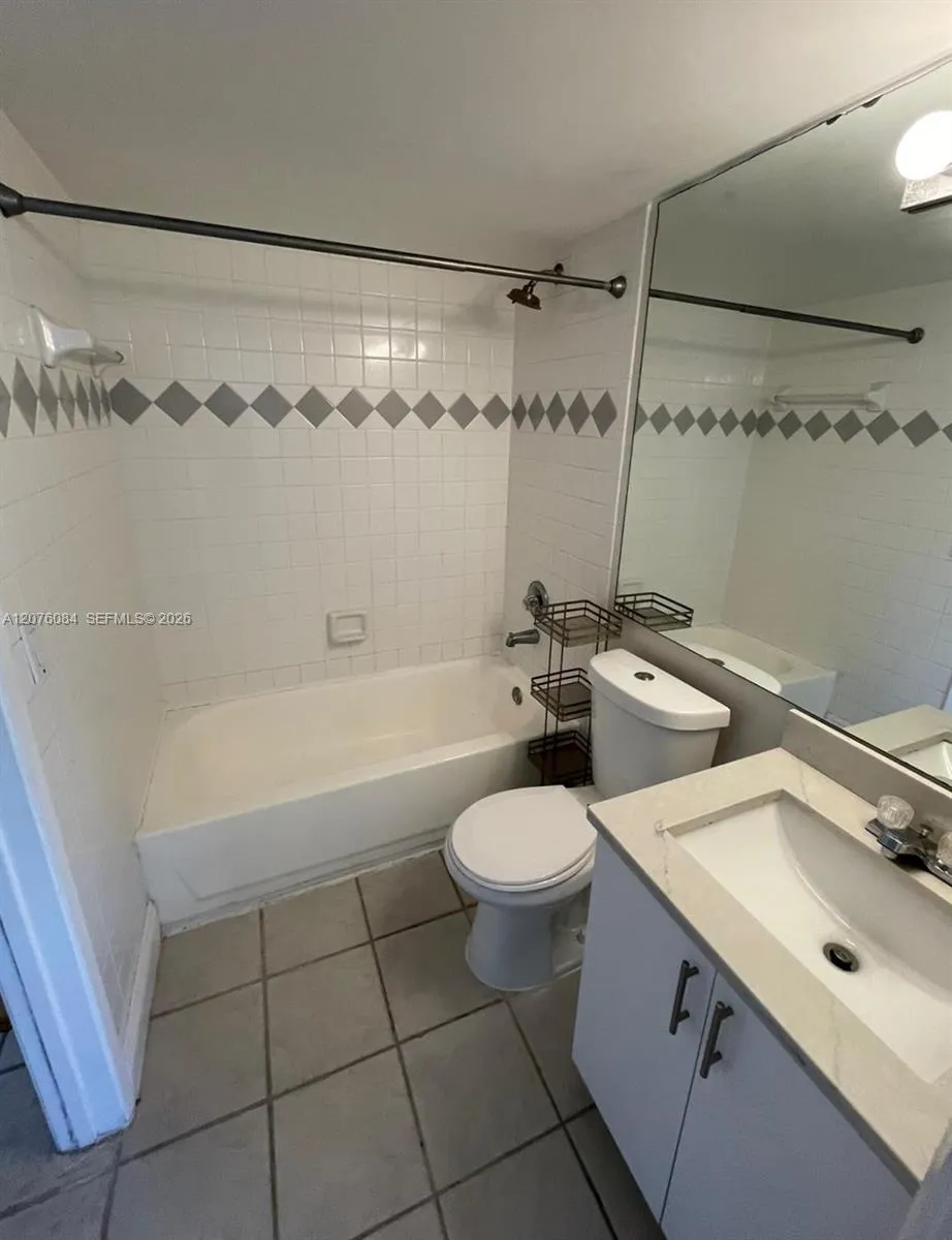 126 SW 17th Rd #609 Miami, FL 33129