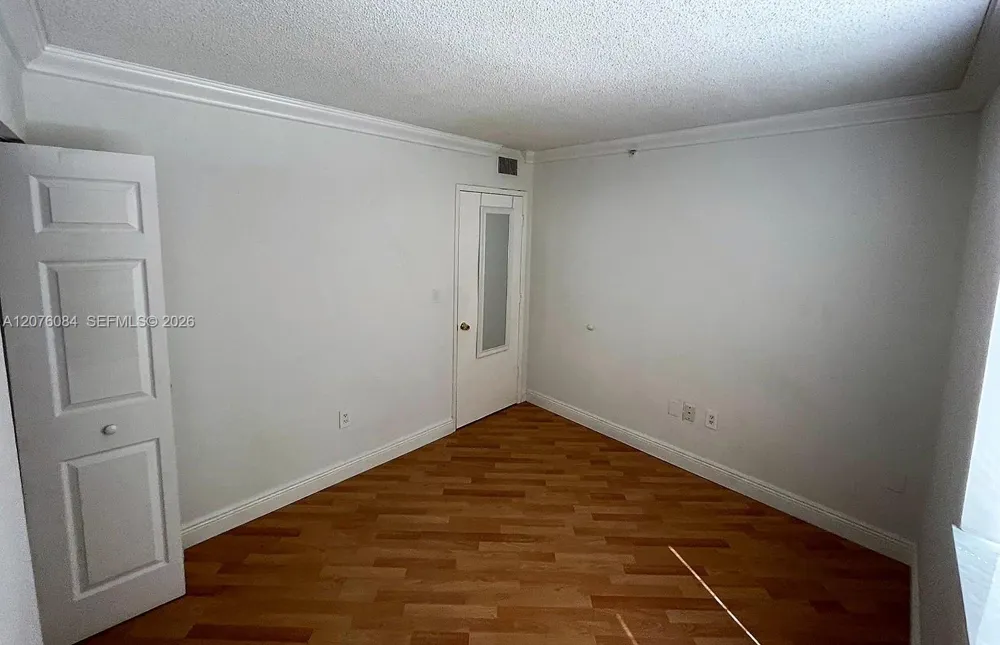 126 SW 17th Rd #609 Miami, FL 33129