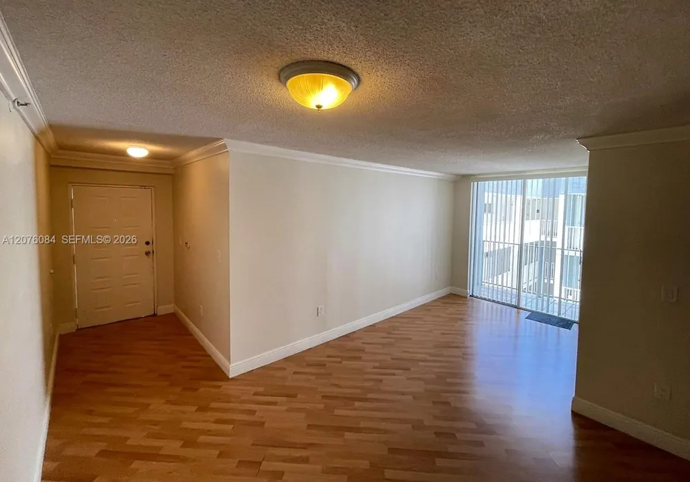 126 SW 17th Rd #609 Miami, FL 33129