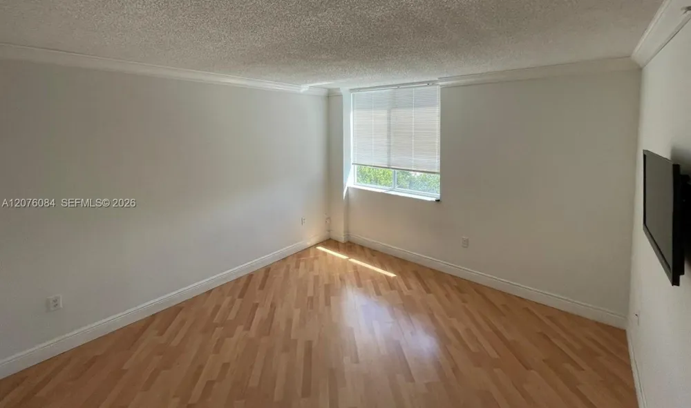 126 SW 17th Rd #609 Miami, FL 33129