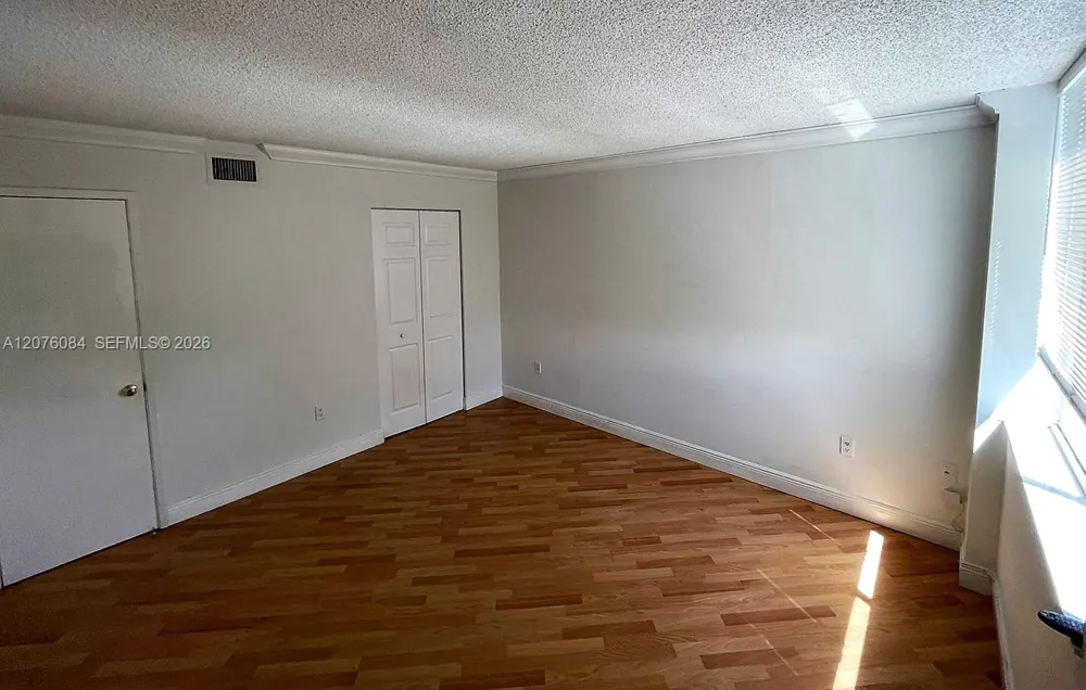 126 SW 17th Rd #609 Miami, FL 33129