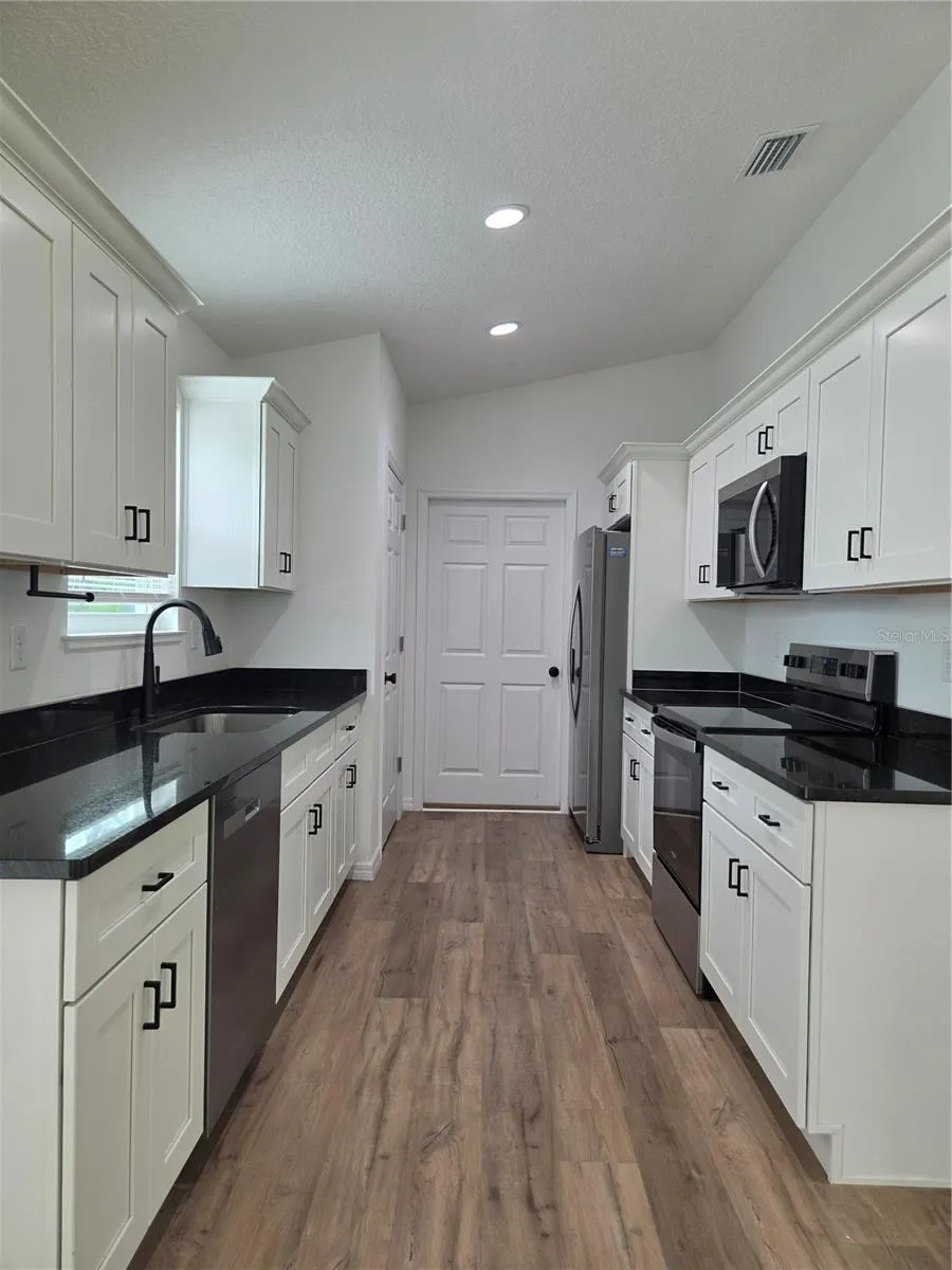 353 FISHER WAY Ocklawaha, FL 32179
