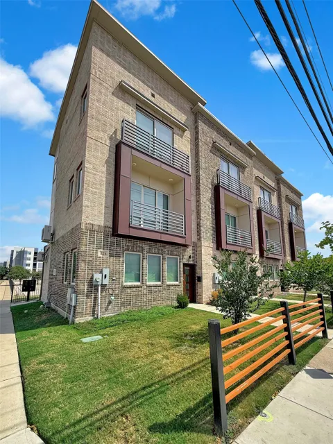 312 Feliks Gwozdz Place