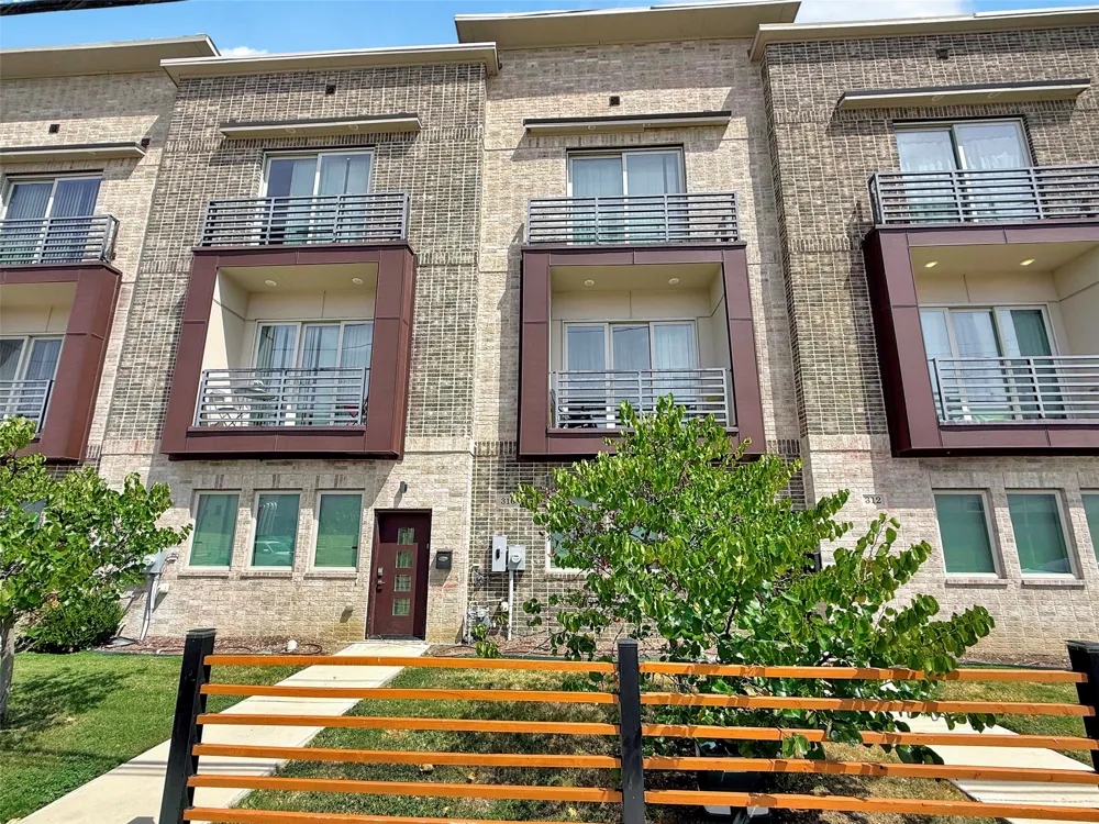 312 Feliks Gwozdz Place Fort Worth, TX 76104