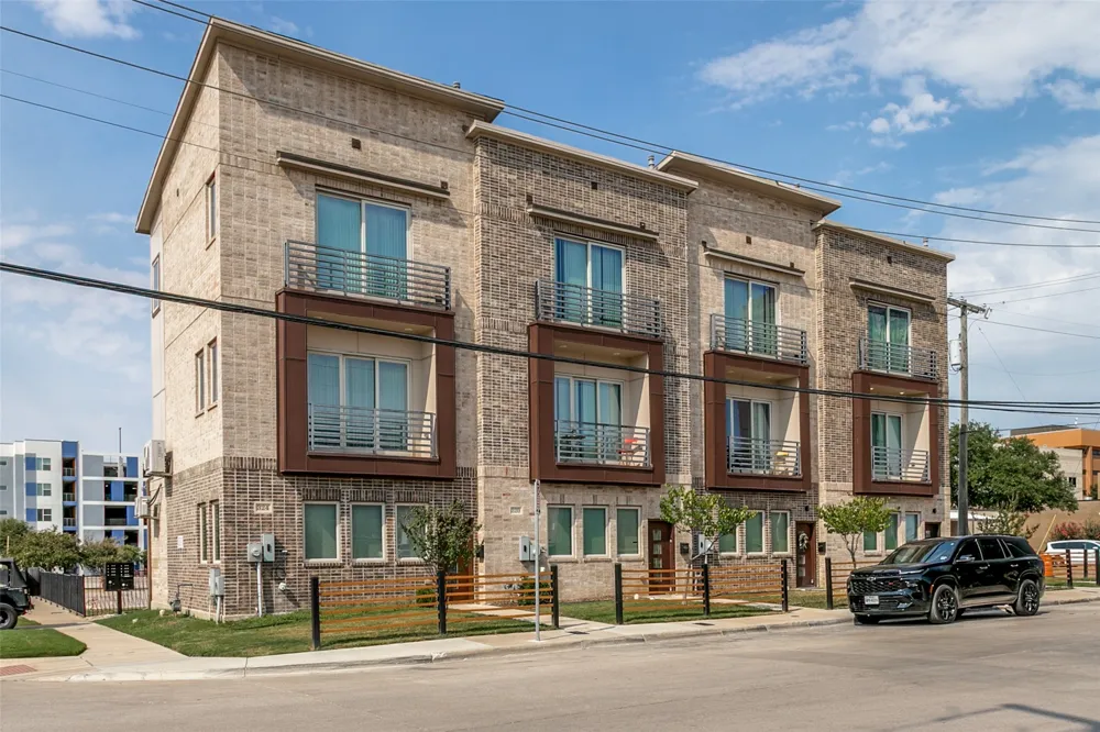 312 Feliks Gwozdz Place Fort Worth, TX 76104