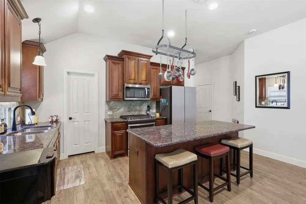 1216 Barberry Drive Burleson, TX 76028