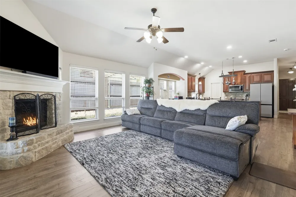 1216 Barberry Drive Burleson, TX 76028