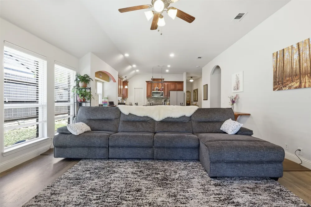 1216 Barberry Drive Burleson, TX 76028