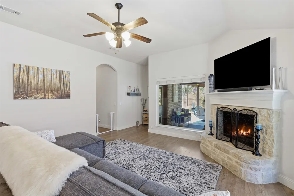 1216 Barberry Drive Burleson, TX 76028