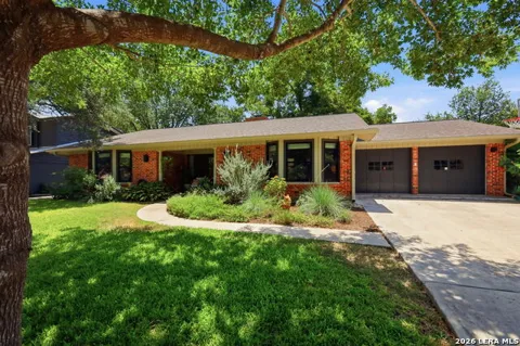 2906 Larkwood Dr